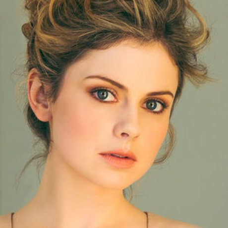 Rose McIver photo 11