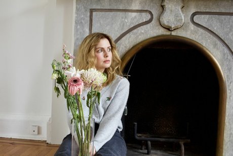 Rose McIver photo 12