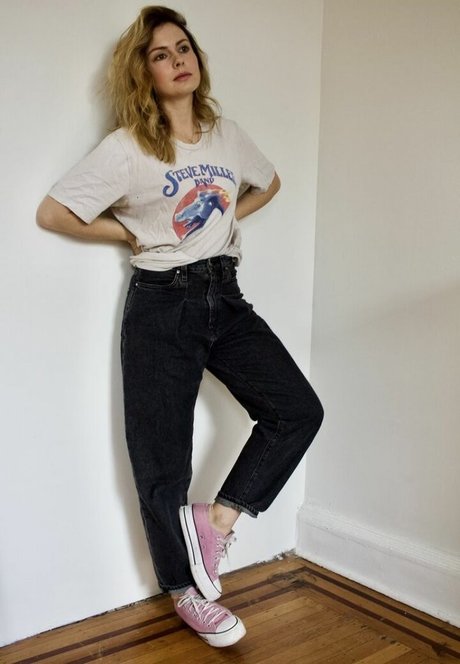 Rose McIver photo 14