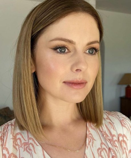 Rose McIver photo 18