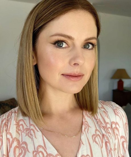 Rose McIver photo 20