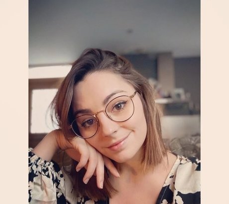 Roxane ASMR photo 7