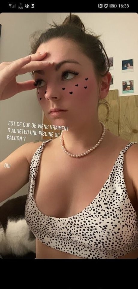 Roxane ASMR photo 15