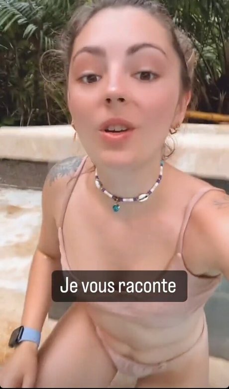 Roxane ASMR photo 28