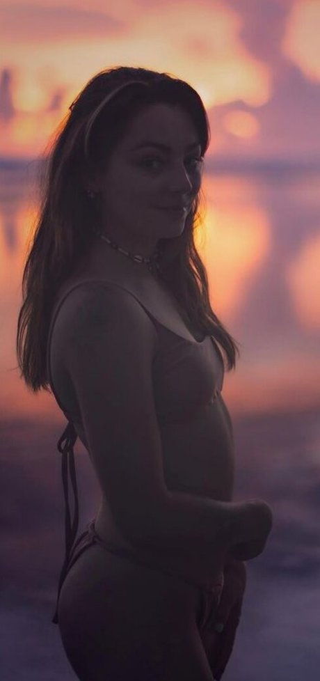 Roxane ASMR photo 29