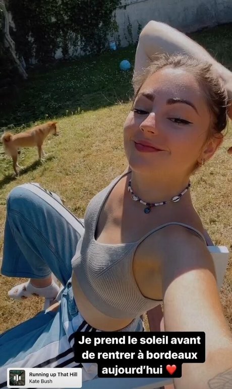 Roxane ASMR photo 38