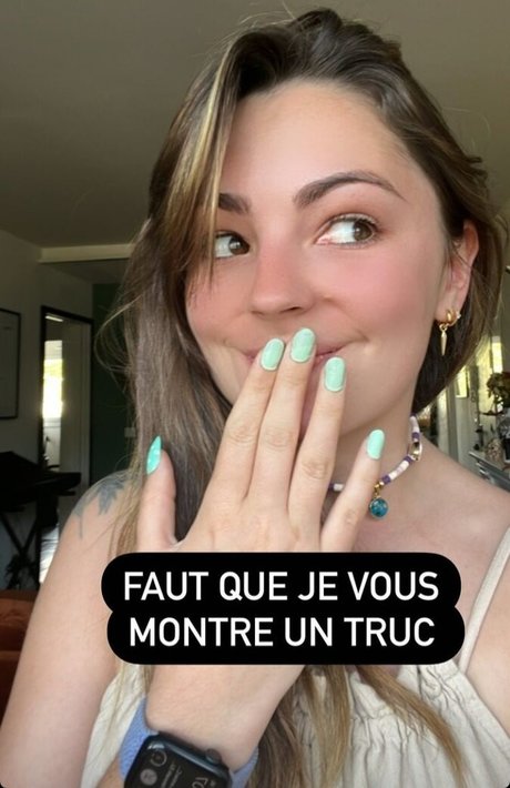 Roxane ASMR photo 41