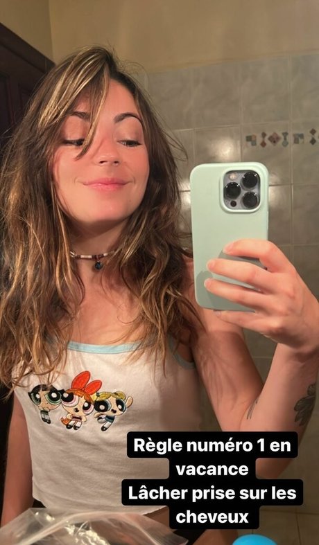 Roxane ASMR photo 45