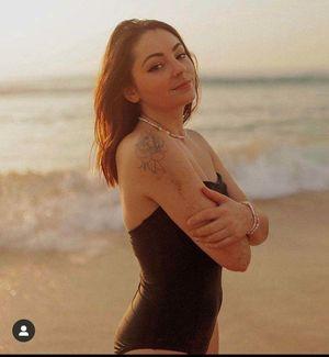 Roxane ASMR photo 1