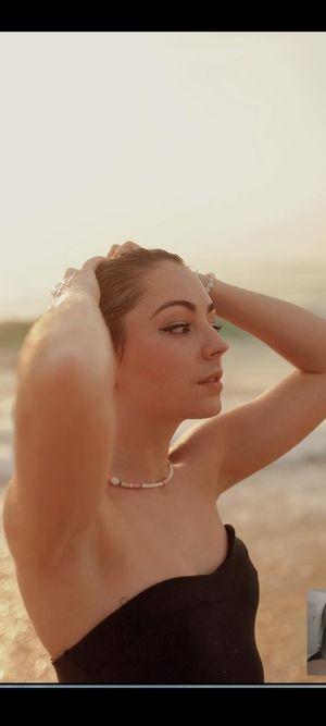 Roxane ASMR photo 7