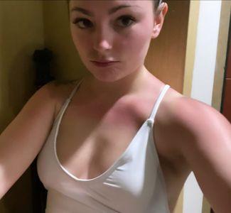 Roxane ASMR photo 11