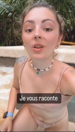 Roxane ASMR photo 26