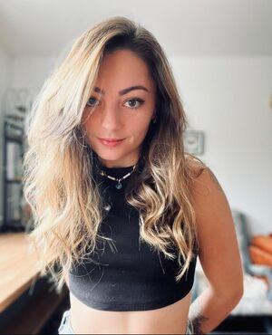 Roxane ASMR photo 30