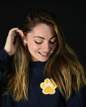 Roxane ASMR photo 31
