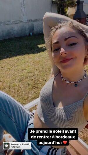 Roxane ASMR photo 37