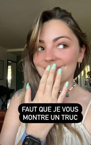 Roxane ASMR photo 39