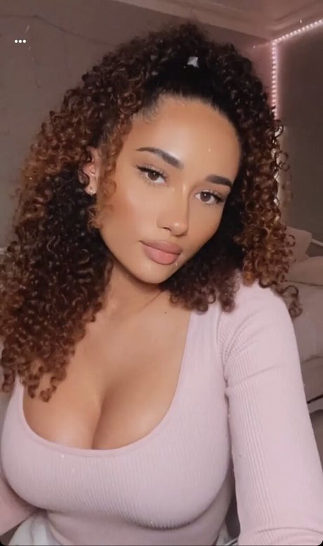 Rubyellaaa0 photo 8