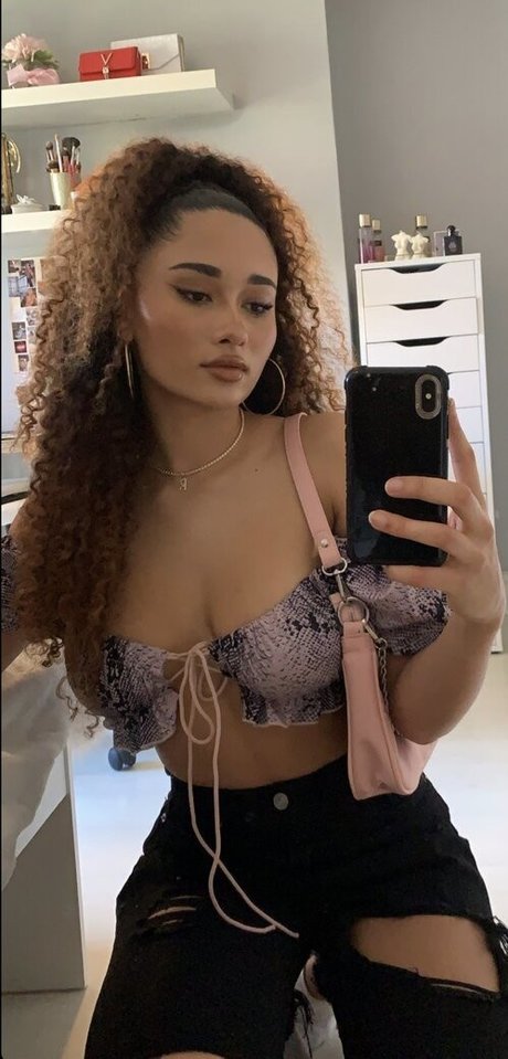 Rubyellaaa0 photo 9