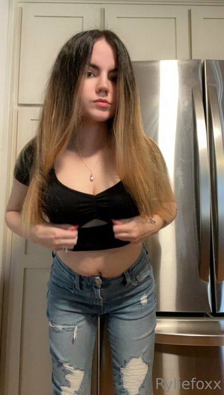 Ryliefoxx_free photo 21