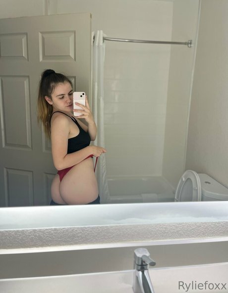Ryliefoxx_free photo 45