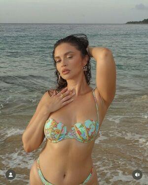 Sabrina Claudio photo 8