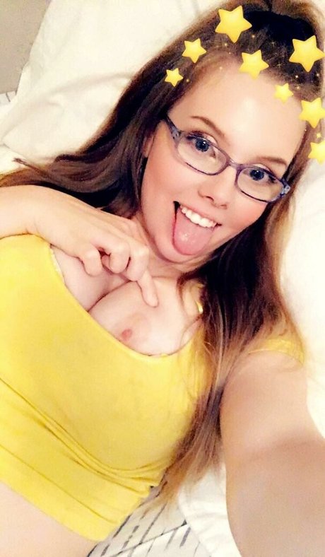 Sadie Fletcher photo 15