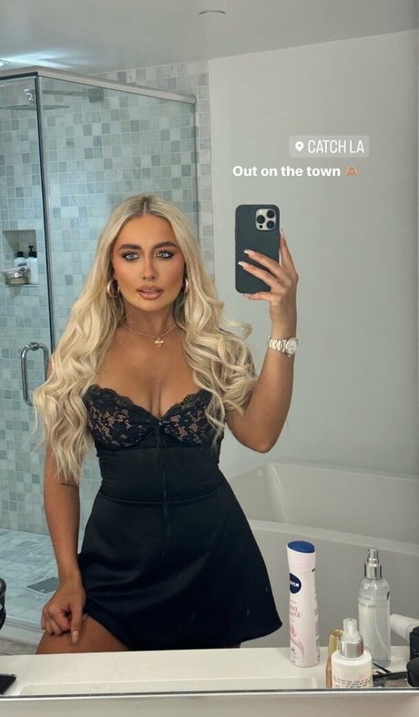 Saffron Barker photo 30