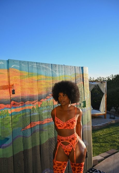 Saleema Mansur photo 131