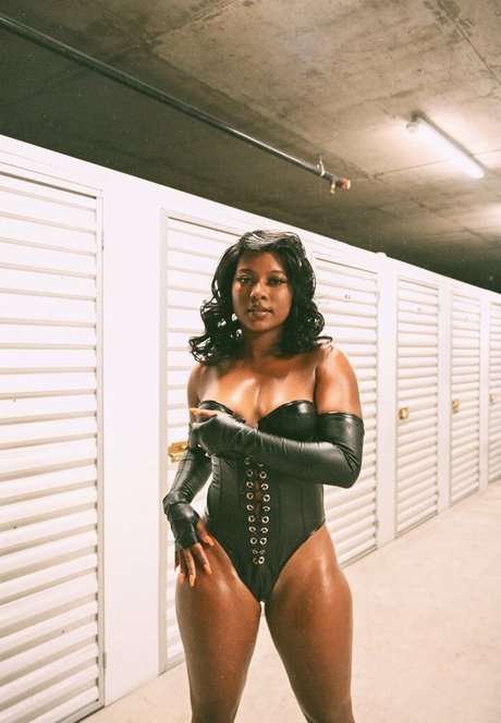 Saleema Mansur photo 178