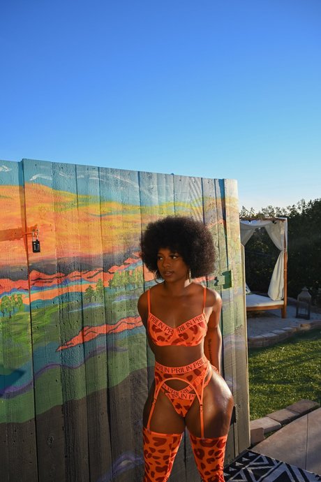 Saleema Mansur photo 274