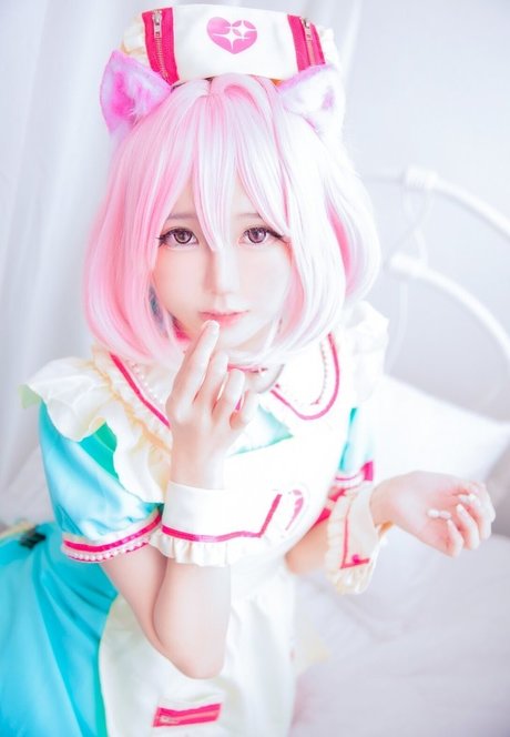 Sally Dorasnow photo 113