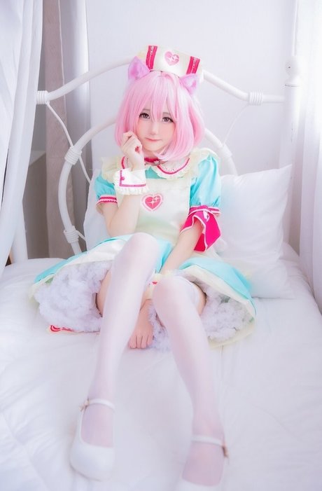 Sally Dorasnow photo 122