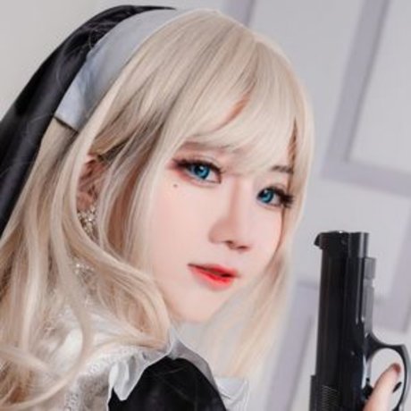 Sally Dorasnow photo 130