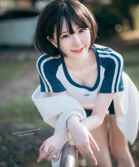 Sally Dorasnow photo 168