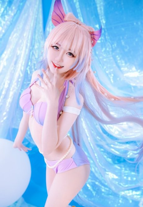 Sally Dorasnow photo 247