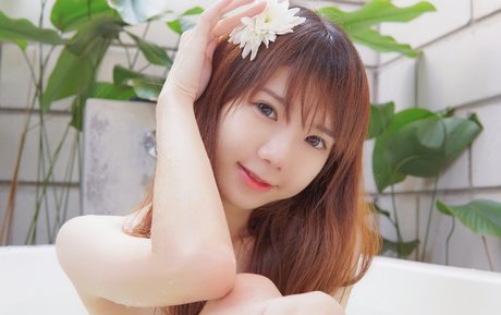 Sally Dorasnow photo 272