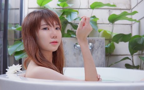 Sally Dorasnow photo 278