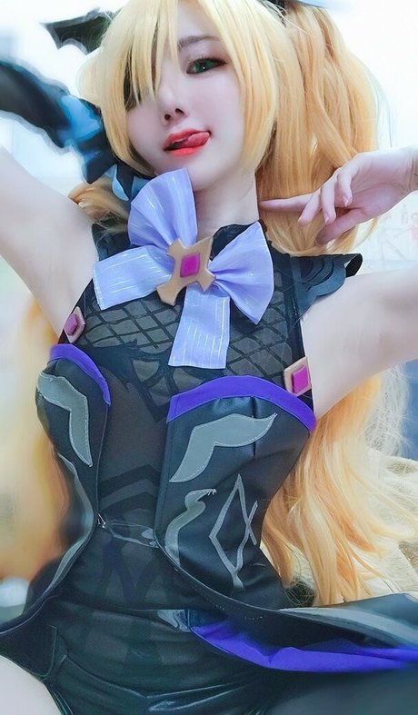 Sally Dorasnow photo 366