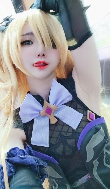 Sally Dorasnow photo 377