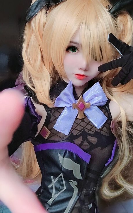 Sally Dorasnow photo 379