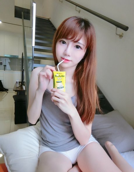 Sally Dorasnow photo 397