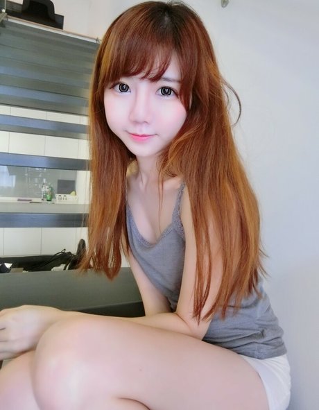 Sally Dorasnow photo 405