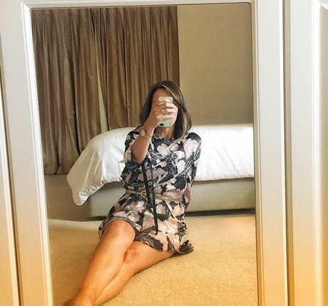 Sally Nugent photo 24