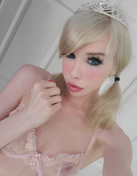 Sarina Valentina photo 42
