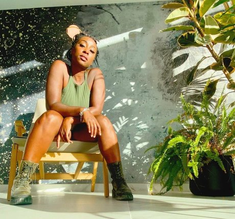 Scarlette Douglas photo 35