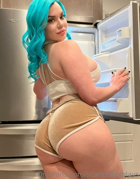 Scarlettfoxplays photo 4