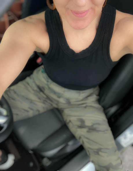 SelfieWife photo 25