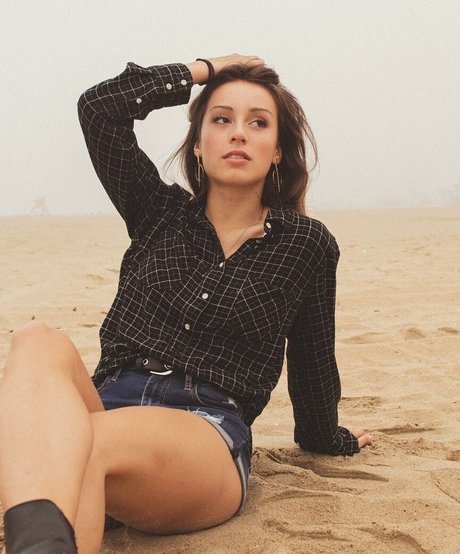 Serena Mello photo 15