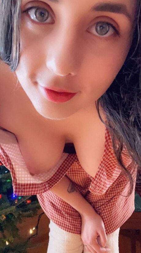 Sexy Saffron photo 20