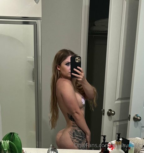 Shelby Dueitt photo 44